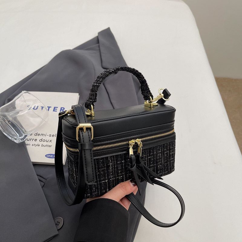 バッグの女性バッグの編み物バッグのつなぎ合わせは色の手提げの箱の包みにぶつかって2025新型の韓国版の洋気のシングル肩の斜めのバッグの潮にまたがります。|undefined