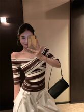 7077#һ���I����ײɫ�l�y����ᘿ�T��Ů�ļ������������ö̿�¶��