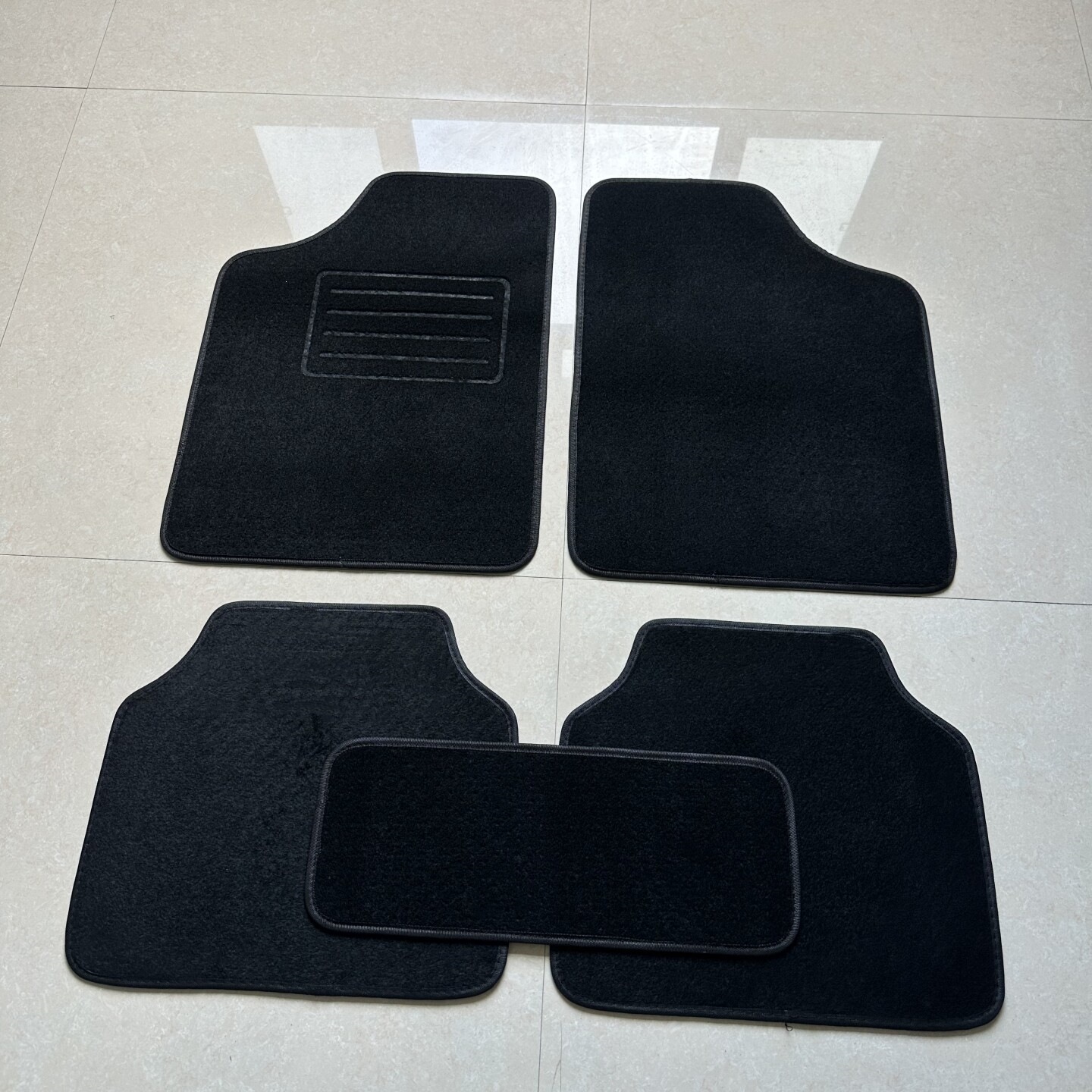 Suitable for car floor mats, suede anti-slip mats, one-piece floor mats, carpet protection mats, velvet mats, easy-to-clean waterproof mats