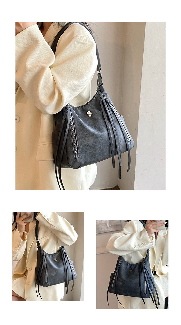 Large capacity wandering shoulder bag, new spicy girl high-end versatile double pocket strip casual crossbody armpit bag_voghion.com
