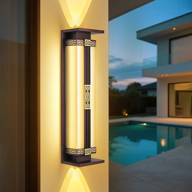 Outdoor solar wall lights, waterproof up and down spotlights for courtyard, villa, hotel, exterior wall, and pillars on both sides of the main gate Outdoor solar wall lights, waterproof up and down spotlights for courtyard, villa, hotel, exterior wall, and pillars on both sides of the main gate