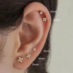 速売通は韓国版の四つ葉草のピアスを販売しています。