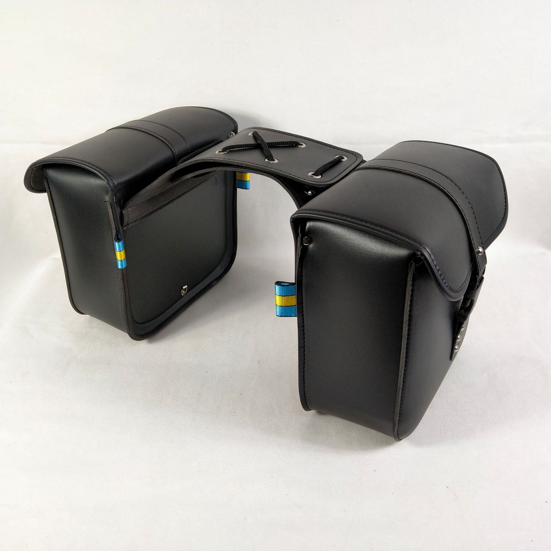 Oferta especial bolsa lateral de la motocicleta caja lateral bolsa colgante de cuero Harley Prince modificado bolsa de caballero coche eléctrico bolsa lateral aplicable