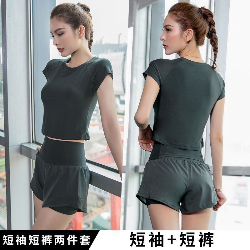 Trajes deportivos de yoga para mujeres verano nuevo 2025 nuevo abrigo con cojín de pecho secado rápido falso dos pantalones comercio exterior