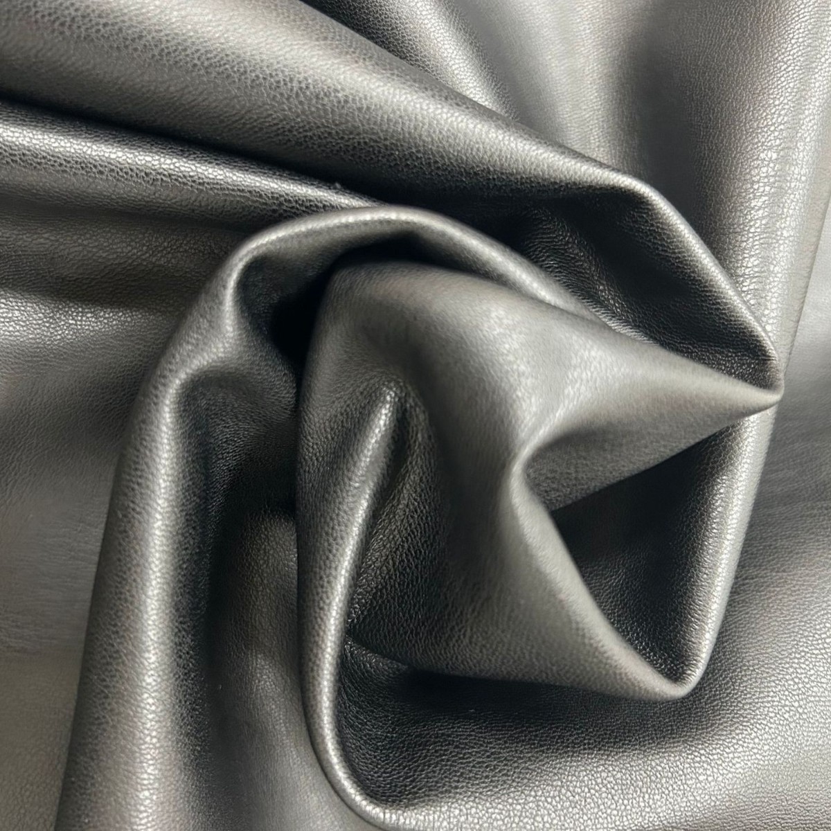 工厂直销人造蛋白质手感超软麂皮绒底布高品质皮革面料仿皮