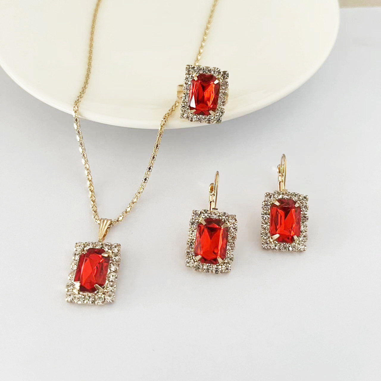 New Diamond Heart Pendant Necklace Earrings Banquet Versatile Three piece Jewelry Set_voghion.com