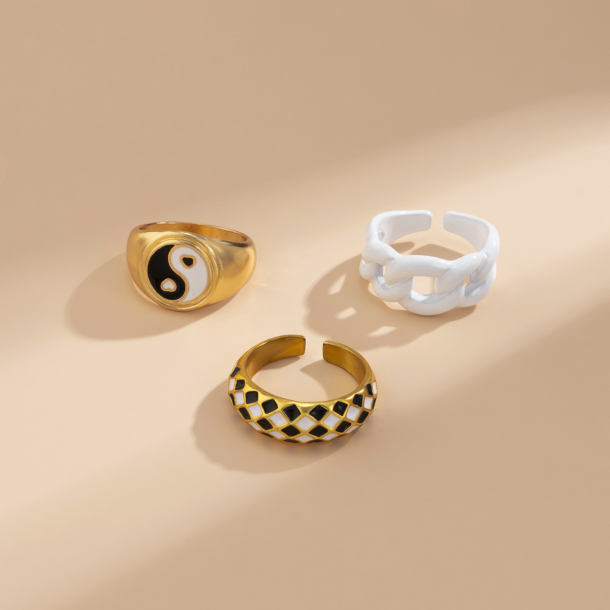 Retro Geometric Hollow Open Chain Ring Simple Tai Chi Oil Drop Checkerboard Ring display picture 2