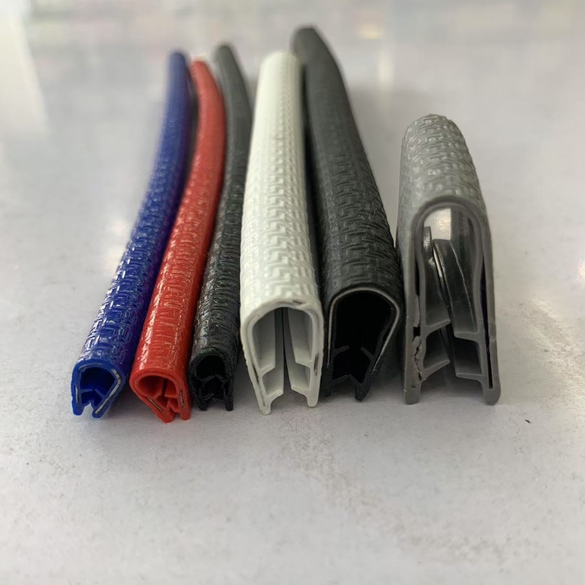 汽车门防撞条贴U型防擦防刮蹭胶条装饰包边条免粘贴汽车密封胶条