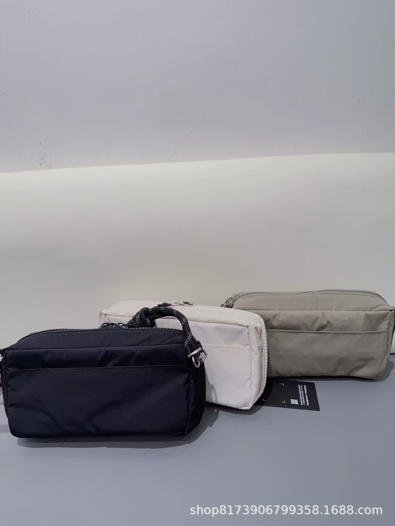 Shoulder bag, sports one-shoulder bag for men and women