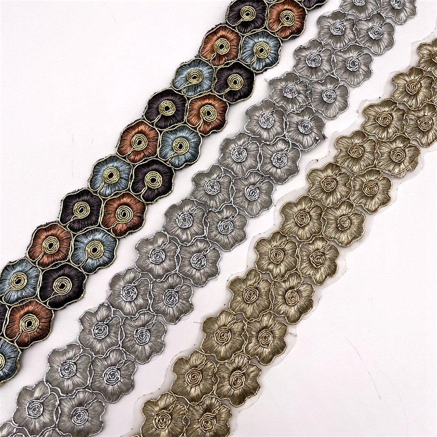 廠家直銷 彩銀金銀線小花朵刺繡花邊 骨繩刺繡服裝輔料繡花織帶