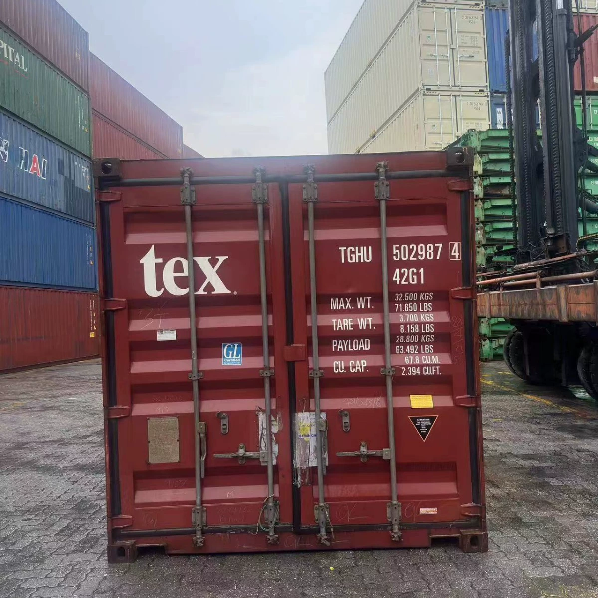 Город Шэньчжэнь предлагает подержанные контейнеры. 1332cm контейнеров для продажи и аренды по оптовым ценам можно выбрать на месте.