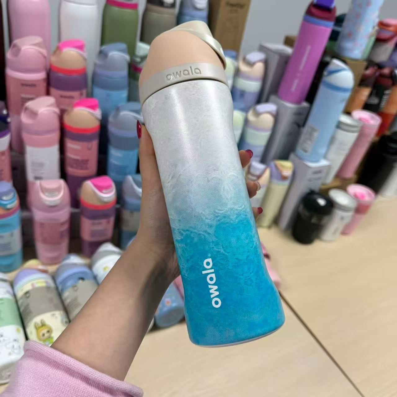 Owala en stock de gran capacidad portátil hervidor de agua al aire libre para hombres tazas de agua caliente de moda para mujeres tazas de fruta deportivas al por mayor