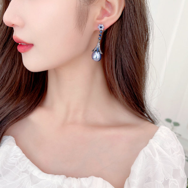 Retro elegant long earrings for face sculpting drop-shaped from…