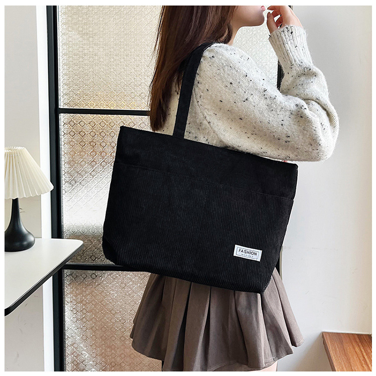 The fashionable and retro bucket bag for women, the new large-capacity versatile crossbody bag for women, and the trendy and elegant tote bag for women are selling well undefined