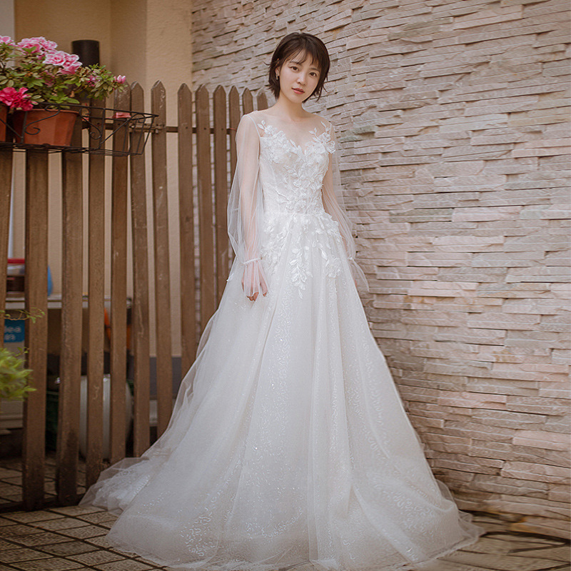 French-Style Light Wedding Dress 2026 New Model, Elegant Bride, Simple and Ethereal with a Train, Suitable for Petite Figures, Spring Season