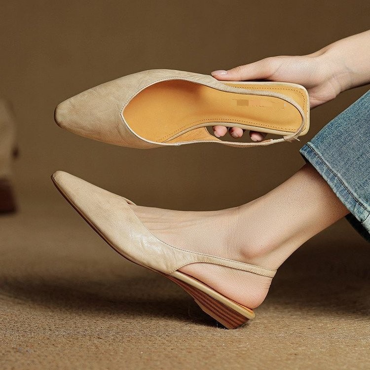 2026 nuevo estilo de estilo francés temperamento puntero boca poco profunda sandalias de cuero suave plana para mujeres de verano