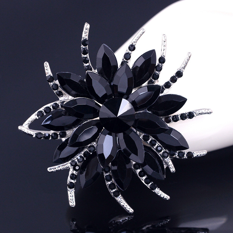 Spilla in cristallo da donna accessorio elegante e versatile_voghion.com