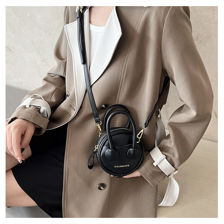 Women's Mini All Seasons Pu Leather Solid Color Fashion Round Zipper Handbag display picture 4