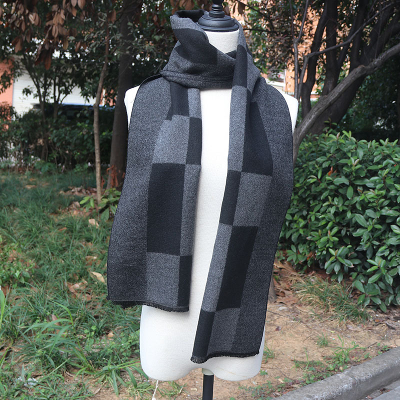Cachecol de jacquard xadrez com franjas para homem_voghion.com