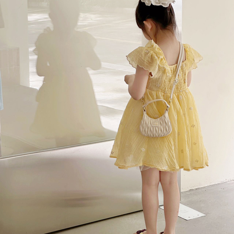 Versión coreana del bolso de hombro de niña de color sólido simple estilo occidental mini bolso de la axila portátil del bebé nuevo bolso de los niños plisado