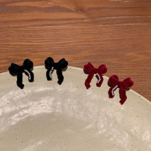 S925银针韩国毛绒蝴蝶结珍珠精致小巧秋冬网红新款气质耳钉耳饰女