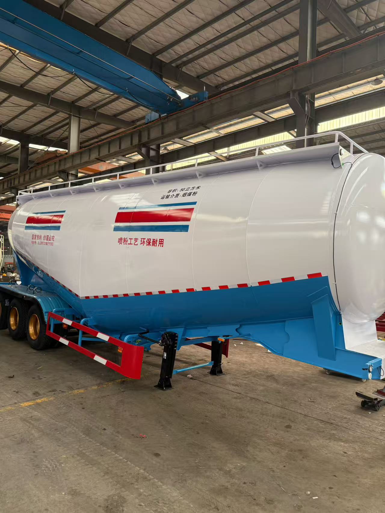 Factory Direct Supply of Bulk Cement Transport Tank Truck 45 Cubic Tank Semi-Trailer Powder Particle Transport Tank Can Be Cross-Border