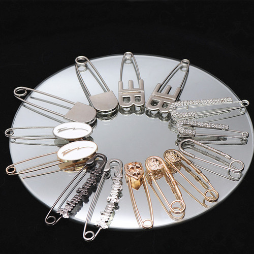 Metal safety pin Japanese and Korean all-match scarf cardigan brooch decorative buckle pin women's waistline change small artifact waist buckle