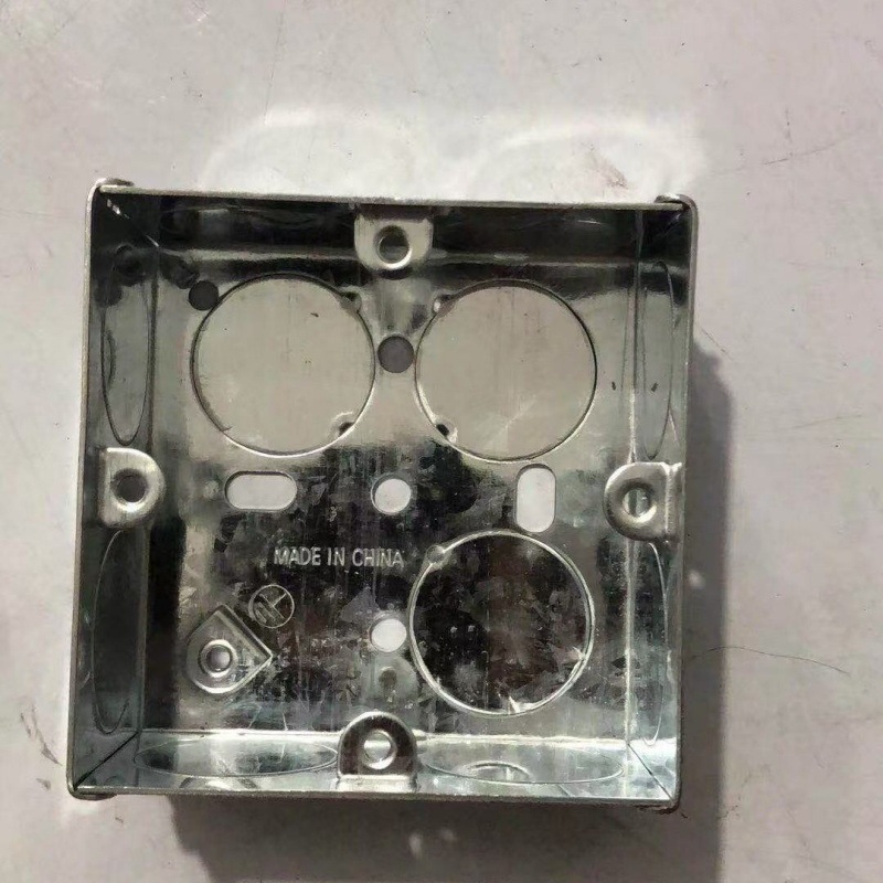 Caja de conexiones de chapa galvanizada tipo 86 Caja de conexiones de cables Caja de conexiones de cables Estándar británico Caja oculta Línea de estampado 146 Accesorios para cajas de acero inoxidable