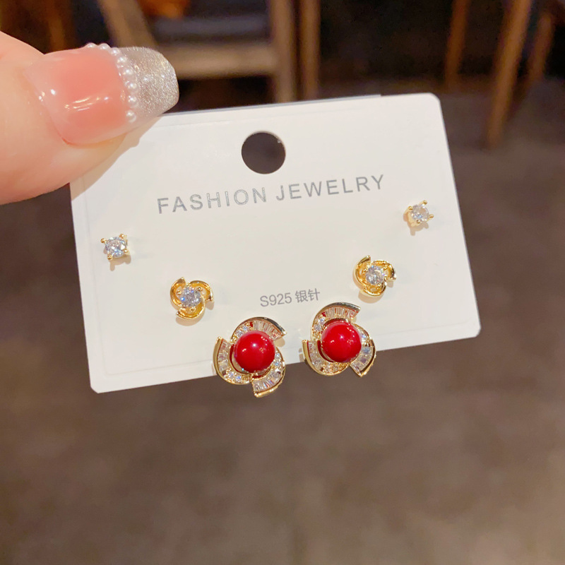 S925 aguja de plata micro incrustaciones de circón pendientes cortos pendientes de pelo corto japonés y coreano elegante todo-fósforo simple conjunto de tres piezas pendientes para las mujeres