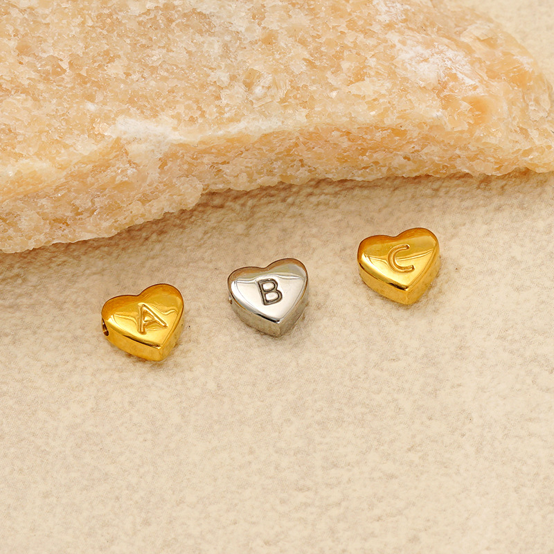 Europeo y americano más vendido nuevo transfronterizo nueva carta amor colgante 18K collar de acero inoxidable nicho clásico ins diseño