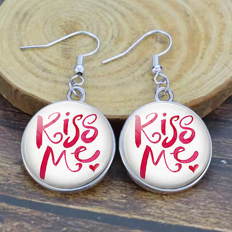 Personalidad Inglés Kiss me Pendientes de metal Novia Amor amonestación Joyas de amor Pendientes de gema de vidrio Transfronterizo