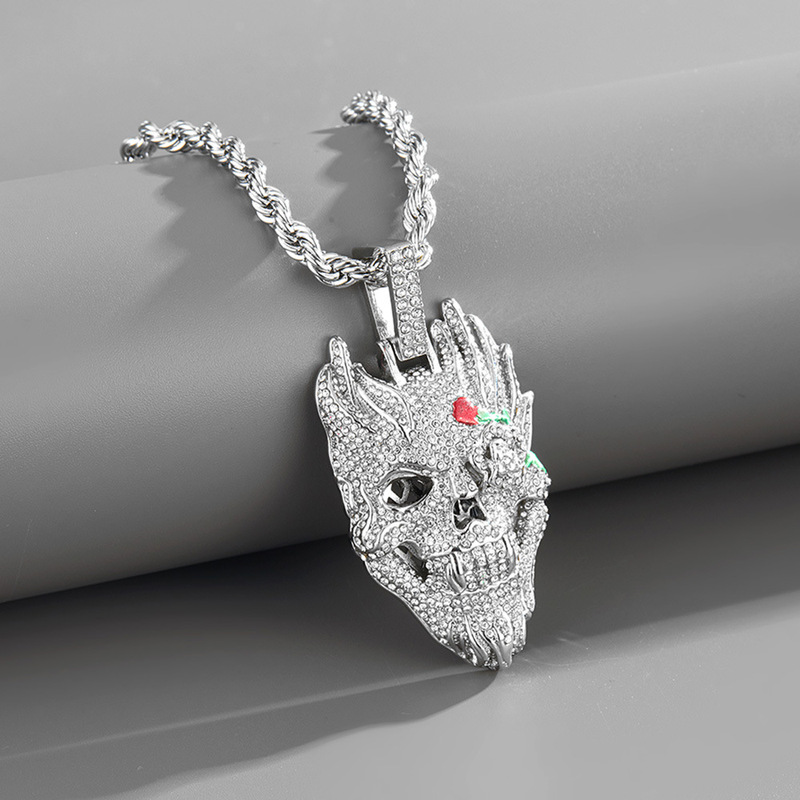 2023 New Skull Necklace Pendant with Exaggerated Diamond Inlay, Hip-Hop Trendy Jewelry, Personalized Style