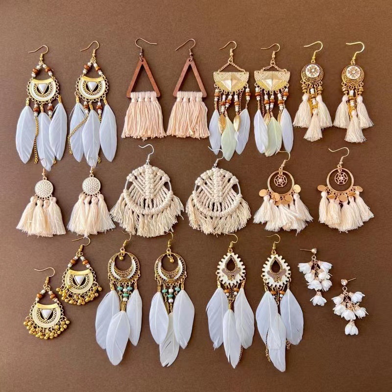 Pendientes de borla de cuentas de arroz con plumas de gota de agua bohemia Pendientes de estilo de vacaciones retro de nicho Pendientes de estilo étnico de lujo ligero