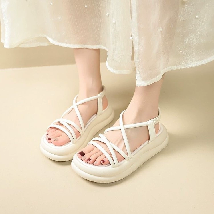 Женские сандалии в стиле феи 2025, новые летние сандалии на толстой подошве, модные пляжные туфли на плоской подошве, платформенные римские сандалии