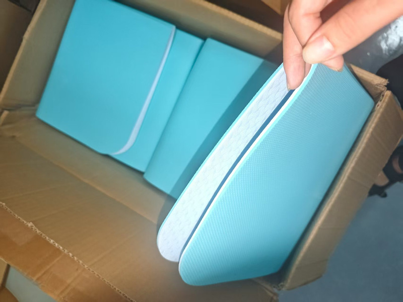 スポット卸売 tpe 折りたたみヨガマットポータブルサイレント屋外フィットネスマット肥厚学生昼休みマット昼寝マット|undefined