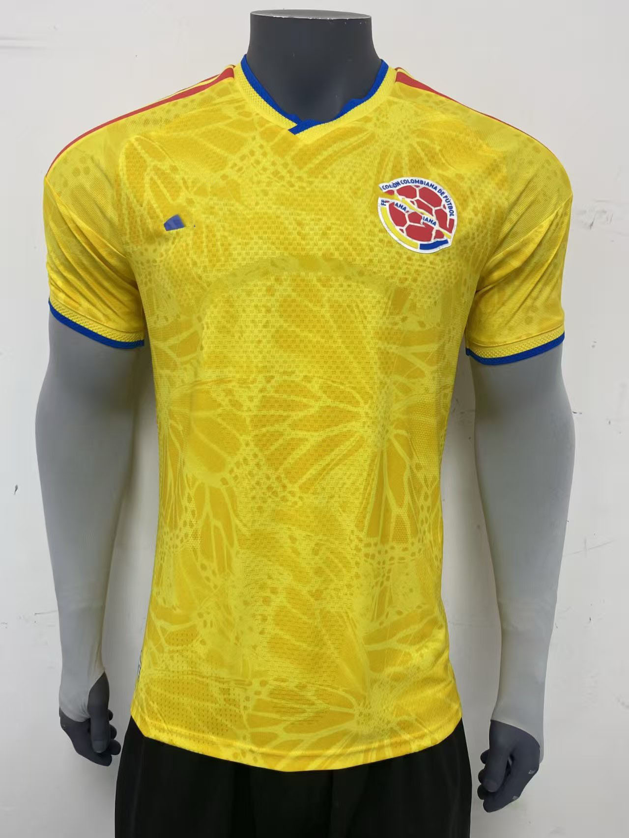 Camiseta de Uniforme de Fútbol Temporada 2526, Versión Jugador del Real Madrid, Edición Especial Selección Nacional, Versión Aficionado, La Liga