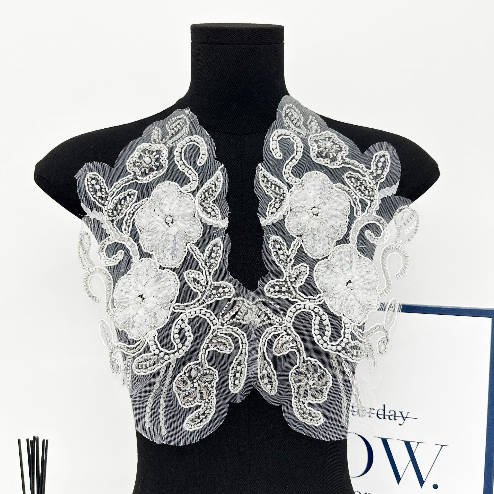 Blanco encaje bordado pegatinas de encaje floral vestido de boda DIY accesorios multi-tamaño floral mariposa decoración simétrica image 18