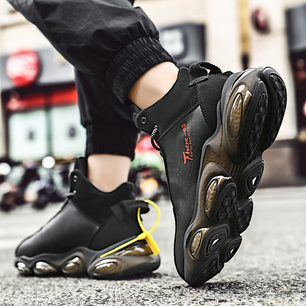 Men's casual footwear for leisure