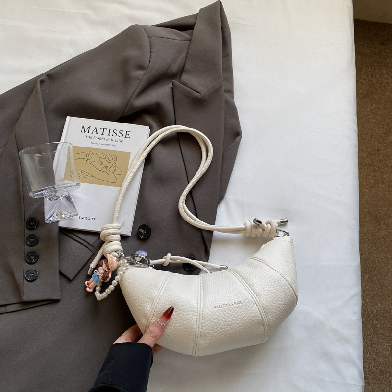 펜던트가 있는 흰색