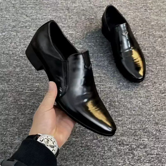 2025 Hot-Selling New Carved Business Men's Shoes Pointed Leather Shoes Men's Leather Shoes Soft Leather Business Formal Leather Shoes Men's Shoes