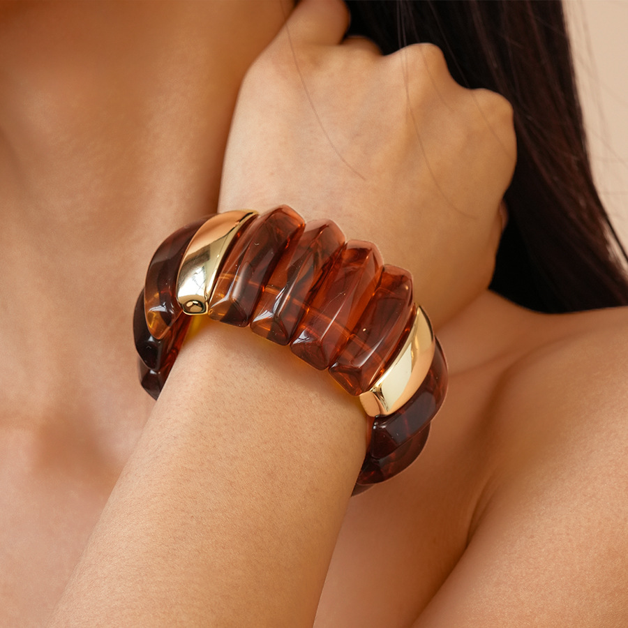 Pulsera geométrica con costuras irregulares de acrílico europeo y americano, personalidad retro, temperamento exagerado, sentido avanzado, joyería de nicho femenina