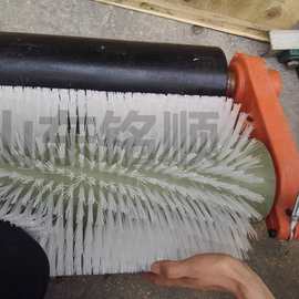 B1000电动滚刷清扫器  被动式1200带宽清扫器 电动清扫器图片