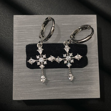 克罗心钛钢白金爆闪耳钉冰晶十字架吊坠耳扣养耳洞耳扣耳骨钉耳圈