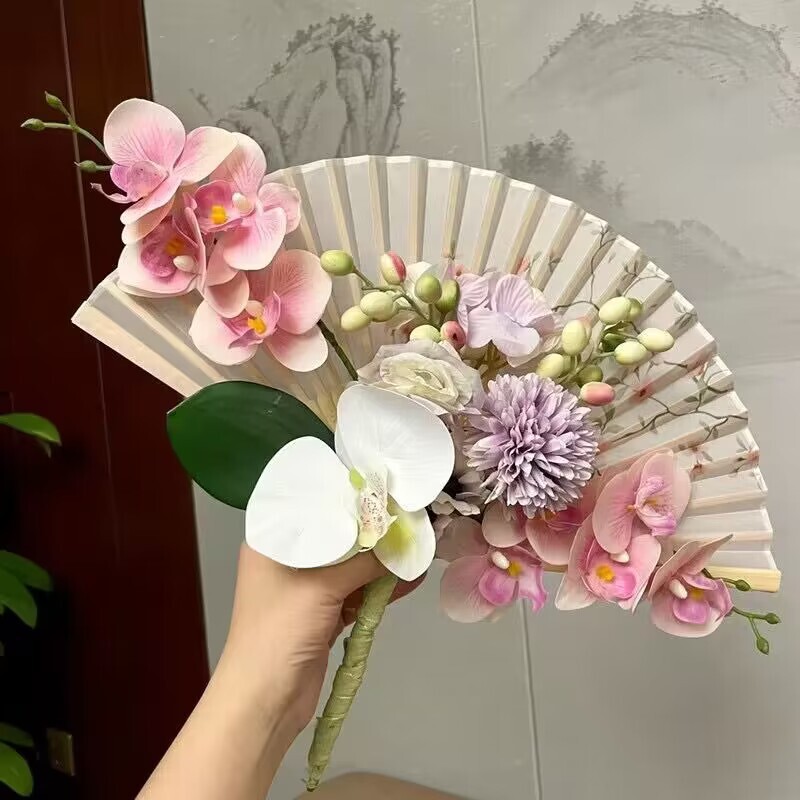 花束を持つ花嫁扇子、婚約証明書、朝のローブ、Xiuhe、新しい中国風の完成した扇子|undefined