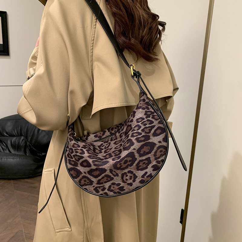 Bolso pequeño con estampado de leopardo retro mujer 2024 otoño e invierno nuevo bolso de bola de masa de un solo hombro moda estilo occidental textura alta bandolera