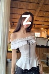 法式一字肩小众别致女夏季复古设计感边修身显瘦系带短款上衣工厂