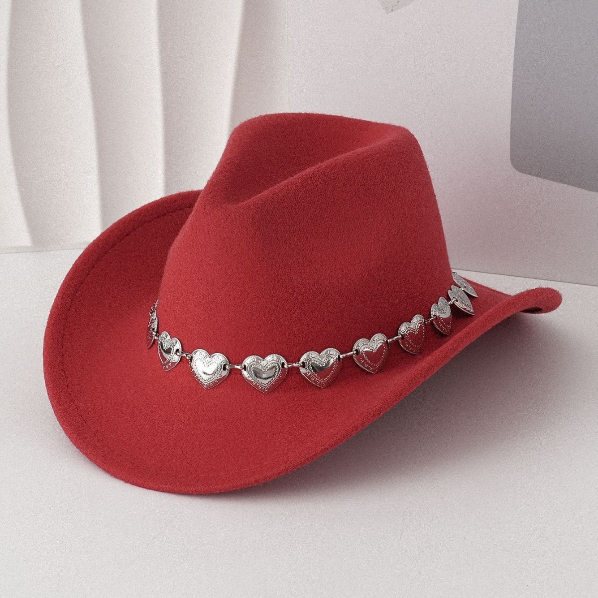 Cappello oversize con catena a cuore per donna, stile europeo americano hip hop punk cowboy fedora retrò in feltro traforato in metallo_voghion.com