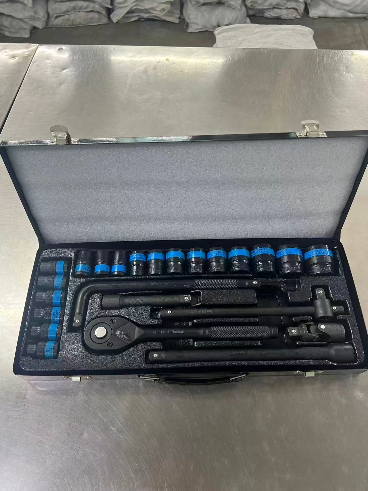 24 conjuntos de caja de hierro rojo y verde arco rocker F rod manga conjunto conjunto de reparación de automóviles suministro de fábrica de reparación de automóviles