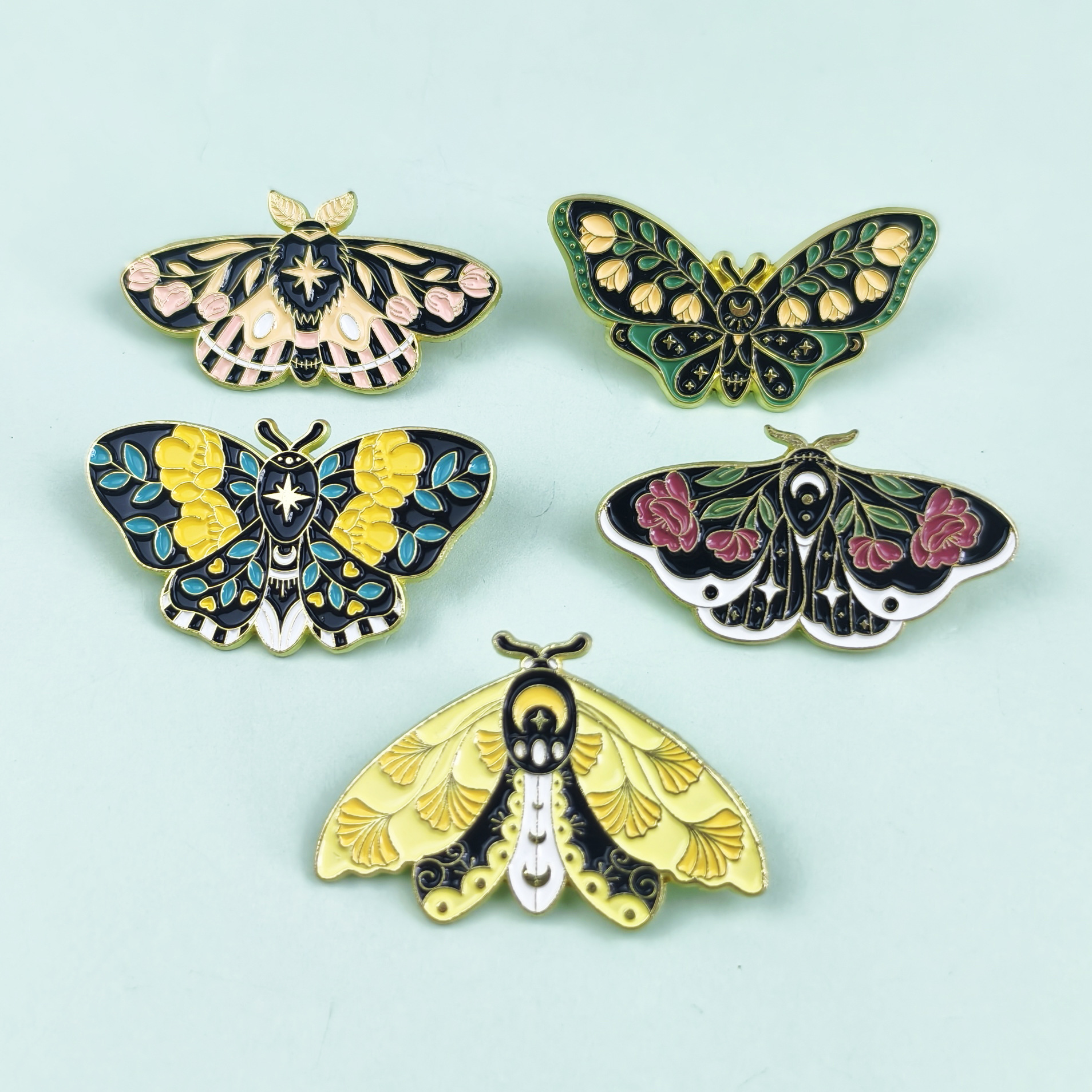 Broche en forma de mariposa de dibujos animados, aceite de gota de aleación, animal, insecto, ropa, top, alfiler, insignia, accesorios, spot al por mayor