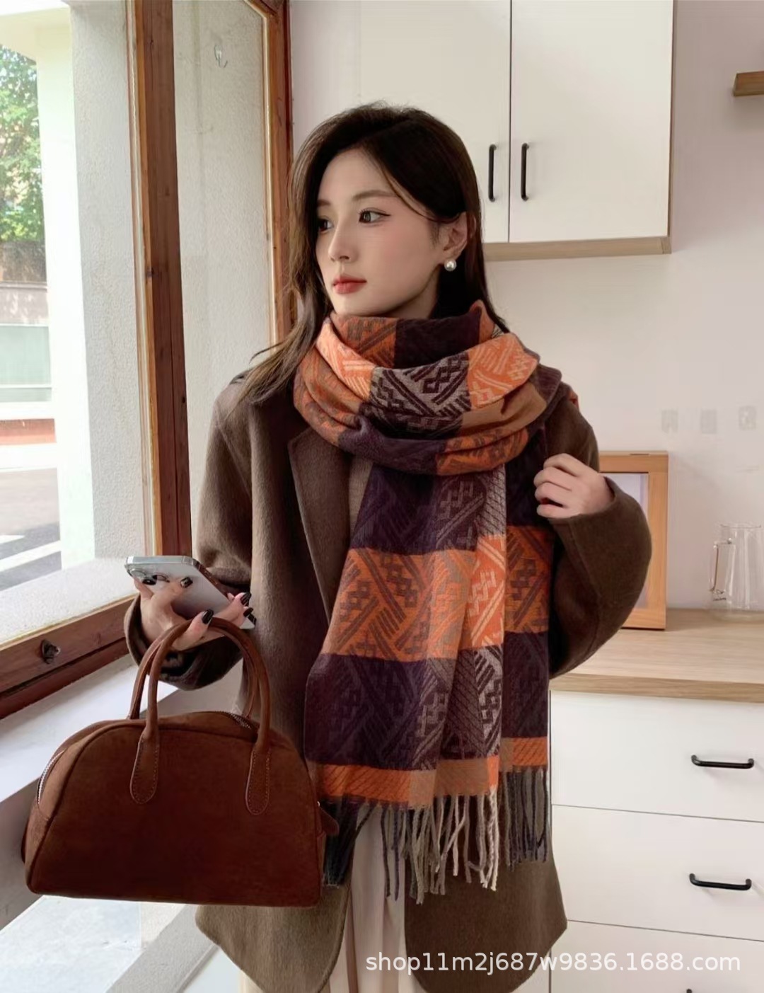 Nueva bufandas de invierno coreana de color imitación de cachemira gruesa manteniendo el calentamiento del chal de cuadrilátero de doble propósito de pareja retro buñuelo